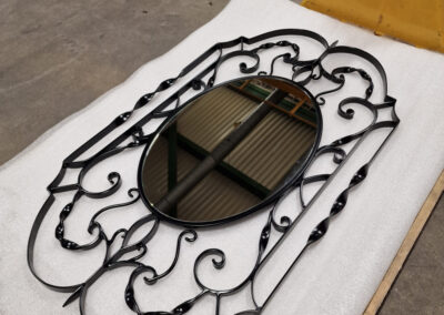 Koristeellinen takorauta peili